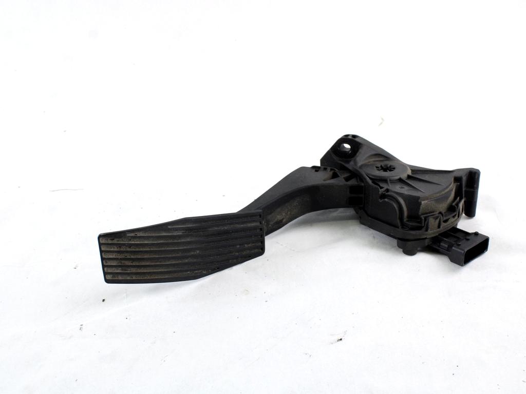 PEDALI OEM N. 13252702 ORIGINAL REZERVNI DEL OPEL ASTRA J P10 5P/3P/SW (2010 - 2015) DIESEL LETNIK 2011