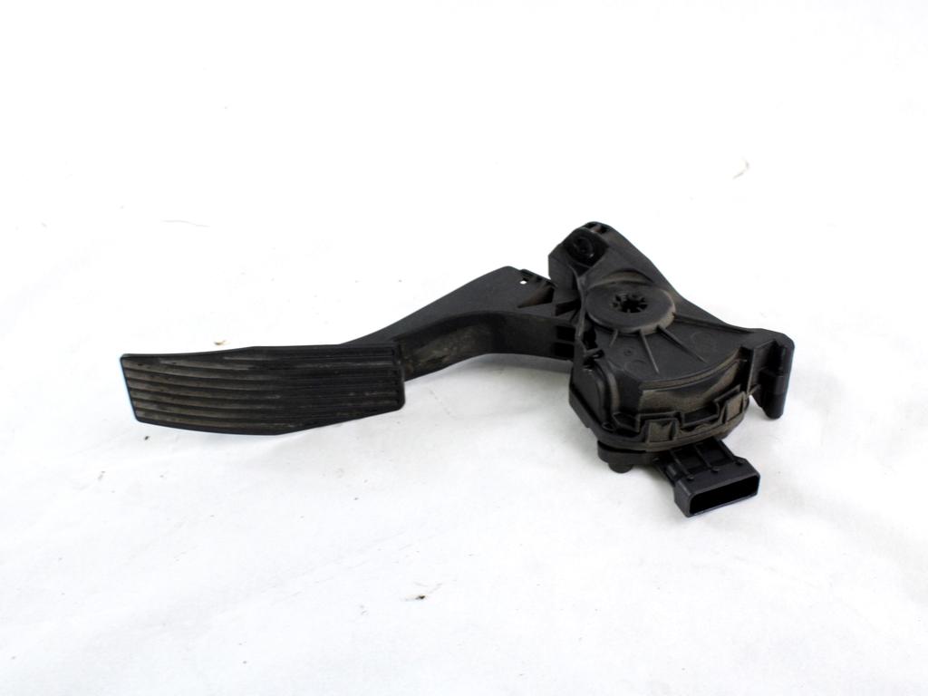 PEDALI OEM N. 13252702 ORIGINAL REZERVNI DEL OPEL ASTRA J P10 5P/3P/SW (2010 - 2015) DIESEL LETNIK 2011