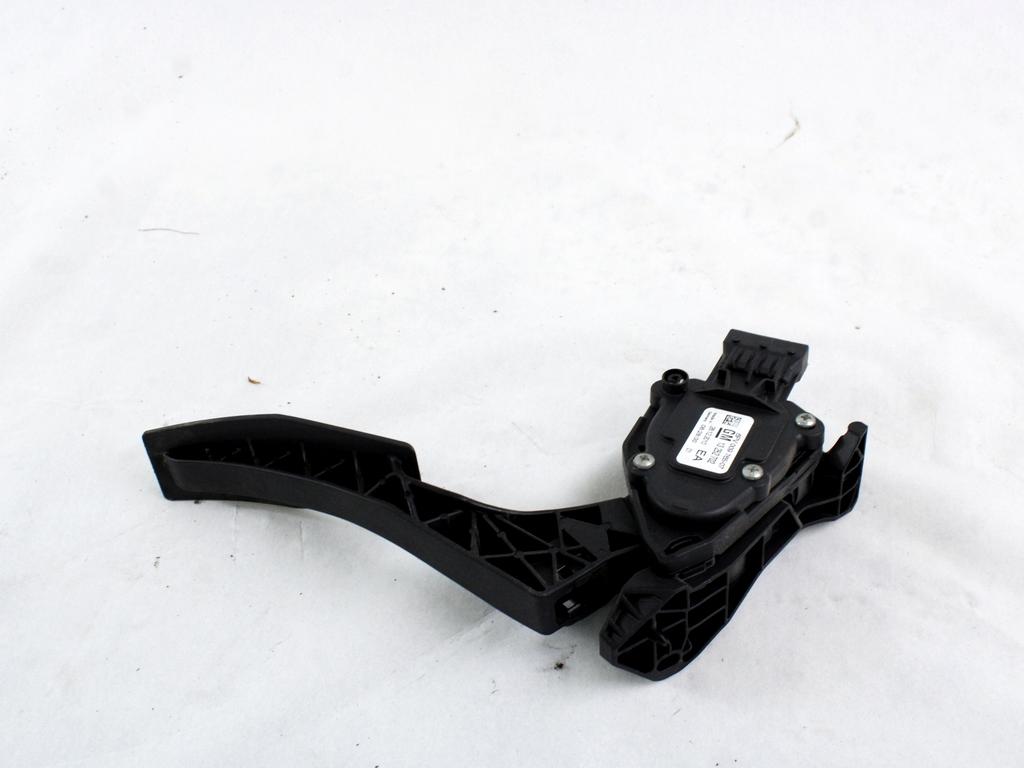 PEDALI OEM N. 13252702 ORIGINAL REZERVNI DEL OPEL ASTRA J P10 5P/3P/SW (2010 - 2015) DIESEL LETNIK 2011