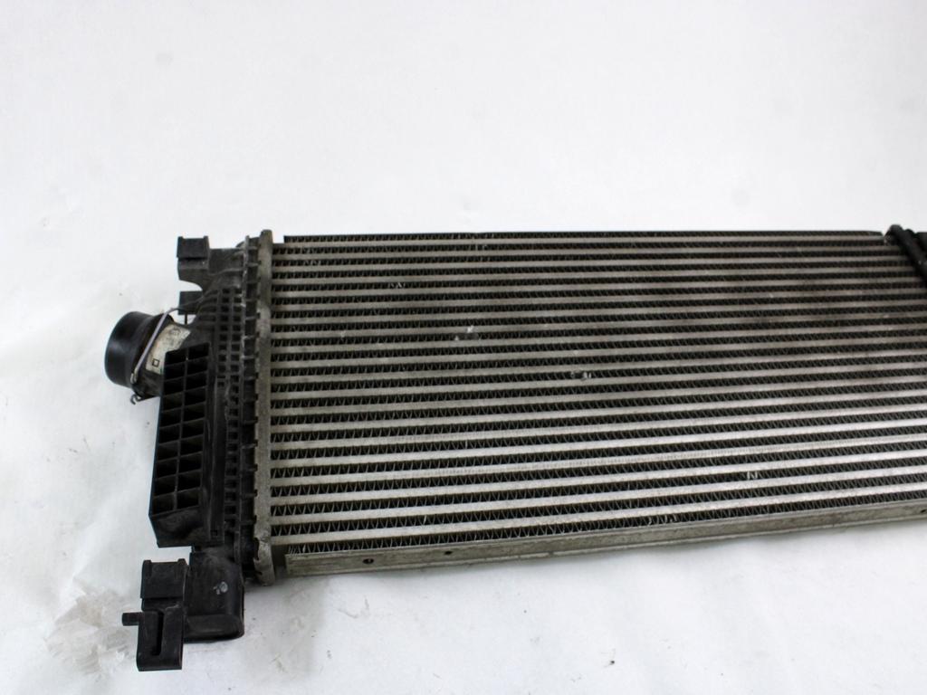 HLADILNIK INTERCOOLER OEM N. 13267646 ORIGINAL REZERVNI DEL OPEL ASTRA J P10 5P/3P/SW (2010 - 2015) DIESEL LETNIK 2011