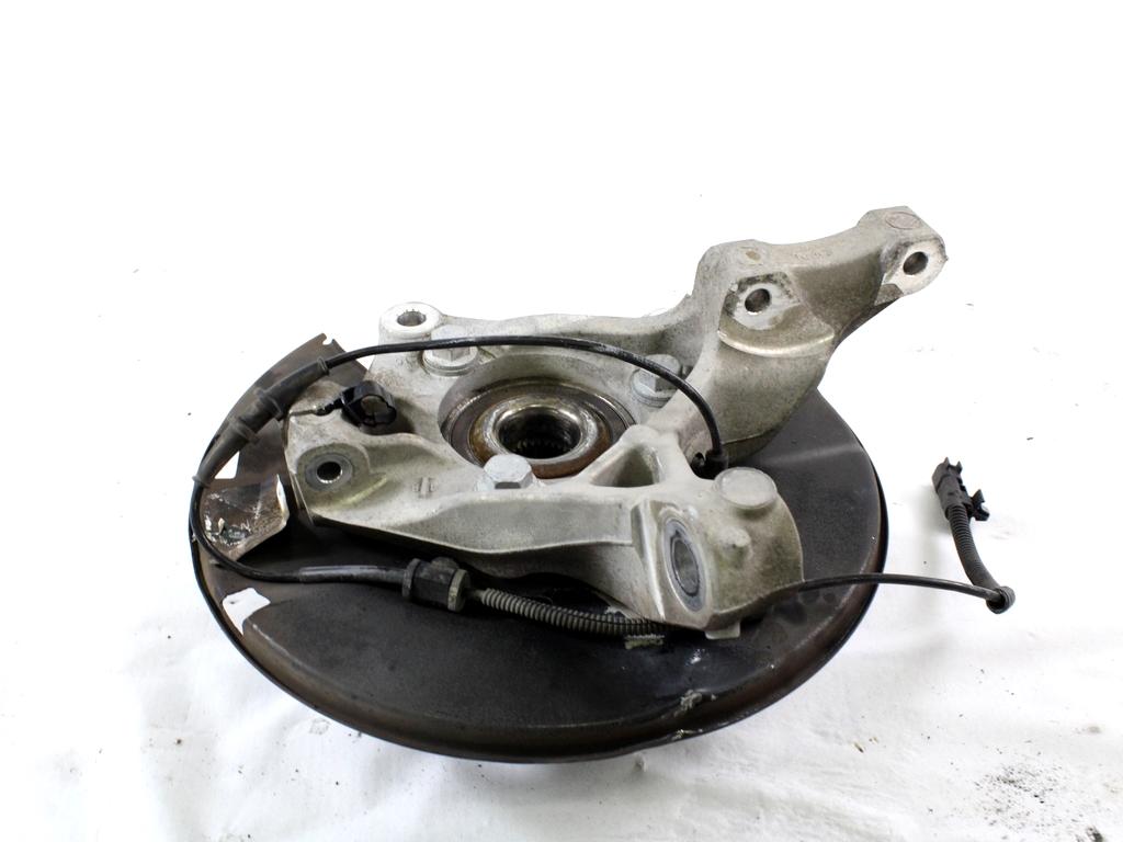 VRTLJIVI LEZAJ DESNO / PESTO KOLESA Z LEZAJEM SPREDAJ OEM N. 13319483 ORIGINAL REZERVNI DEL OPEL ASTRA J P10 5P/3P/SW (2010 - 2015) DIESEL LETNIK 2011