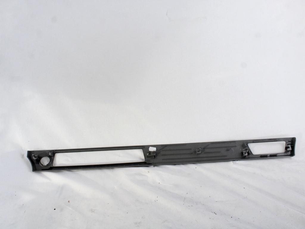 NOTRANJE OKRASNE LETVE  OEM N. 7132845 ORIGINAL REZERVNI DEL BMW SERIE 3 BER/SW/COUPE/CABRIO E90/E91/E92/E93 (2005 -2009) DIESEL LETNIK 2007