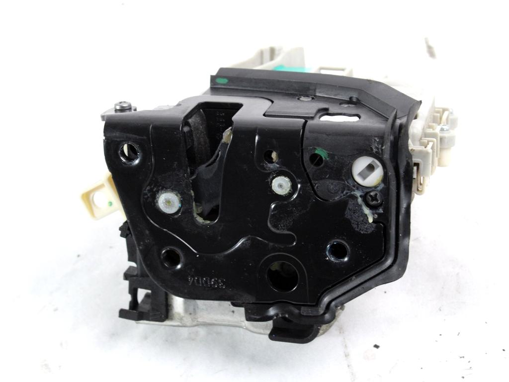 CENTRALNI ZAKLEP SPREDNJIH VRAT  OEM N. 8J1837016D ORIGINAL REZERVNI DEL AUDI Q3 8U (2011 - 2014)DIESEL LETNIK 2014