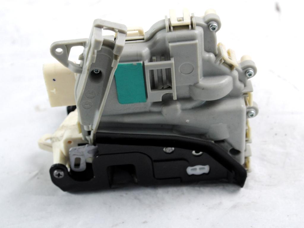 CENTRALNI ZAKLEP SPREDNJIH VRAT  OEM N. 8J1837016D ORIGINAL REZERVNI DEL AUDI Q3 8U (2011 - 2014)DIESEL LETNIK 2014