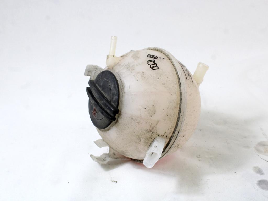 HLADILNA VODA ZA RADIJATORJE OEM N. 1K0121407A ORIGINAL REZERVNI DEL AUDI Q3 8U (2011 - 2014)DIESEL LETNIK 2014