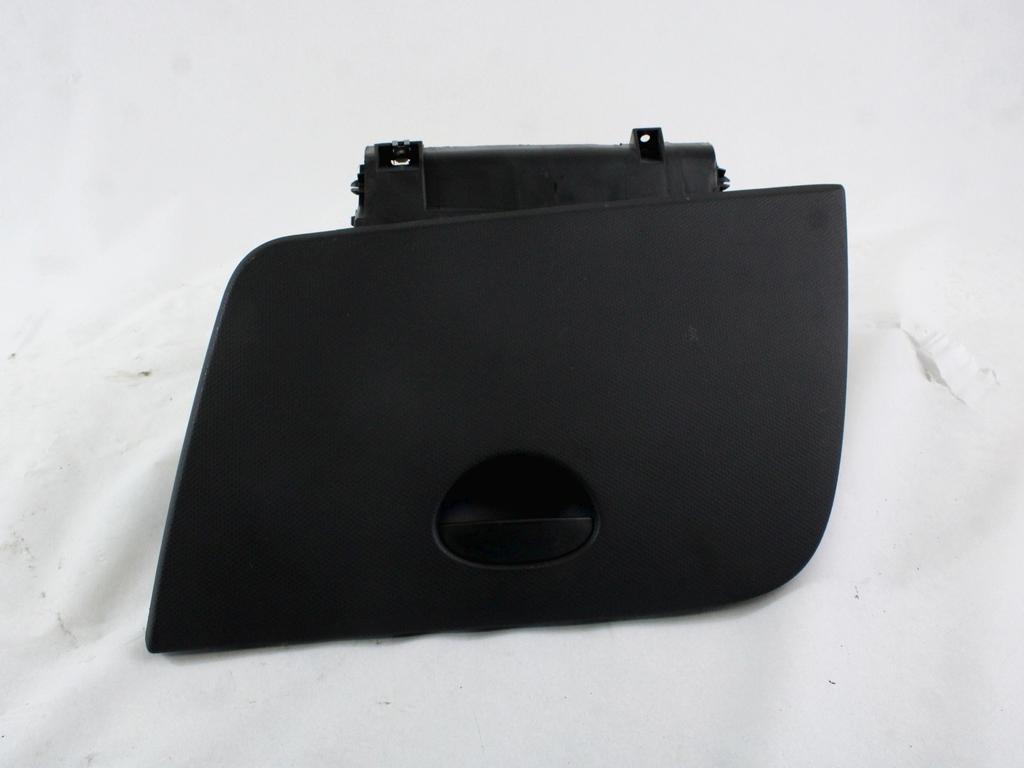 PREDAL ZA DOKUMENTE OEM N. 1P1857095C ORIGINAL REZERVNI DEL SEAT LEON 1P1 MK2 (2005 - 2012) DIESEL LETNIK 2011