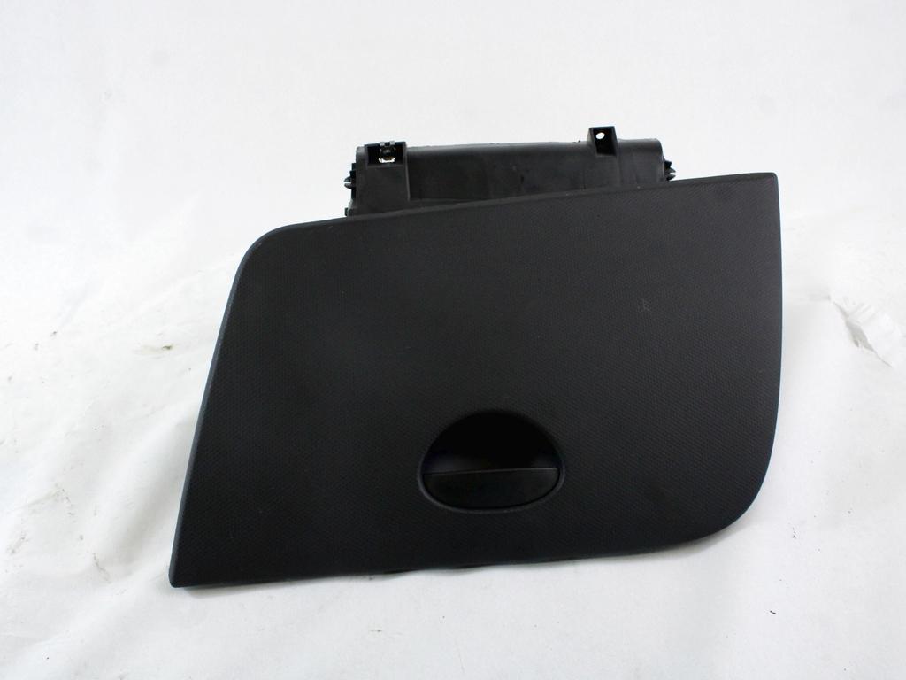 PREDAL ZA DOKUMENTE OEM N. 1P1857095C ORIGINAL REZERVNI DEL SEAT LEON 1P1 MK2 (2005 - 2012) DIESEL LETNIK 2011