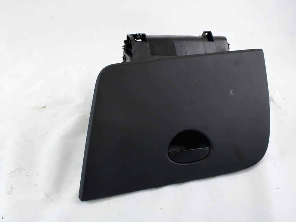 PREDAL ZA DOKUMENTE OEM N. 1P1857095C ORIGINAL REZERVNI DEL SEAT LEON 1P1 MK2 (2005 - 2012) DIESEL LETNIK 2011