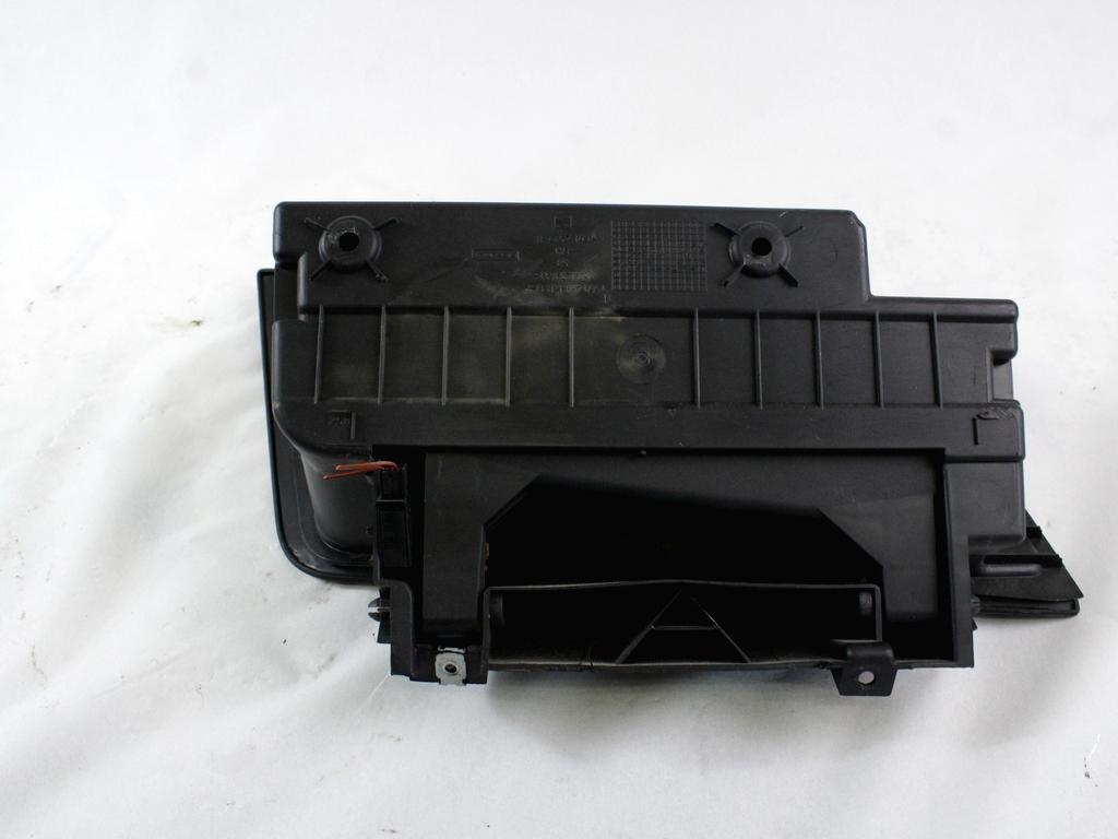 PREDAL ZA DOKUMENTE OEM N. 1P1857095C ORIGINAL REZERVNI DEL SEAT LEON 1P1 MK2 (2005 - 2012) DIESEL LETNIK 2011