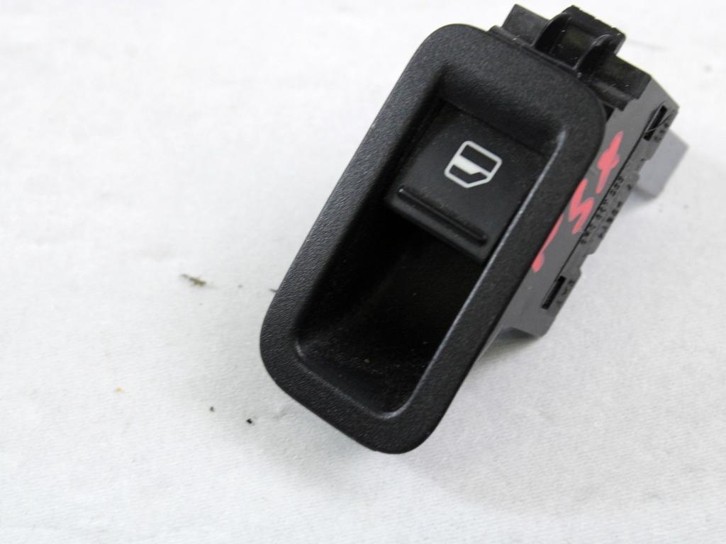 ZADNJE STIKALO OEM N. 7L6959855B ORIGINAL REZERVNI DEL VOLKSWAGEN POLO 6R1 6C1 (06/2009 - 02/2014) DIESEL LETNIK 2012