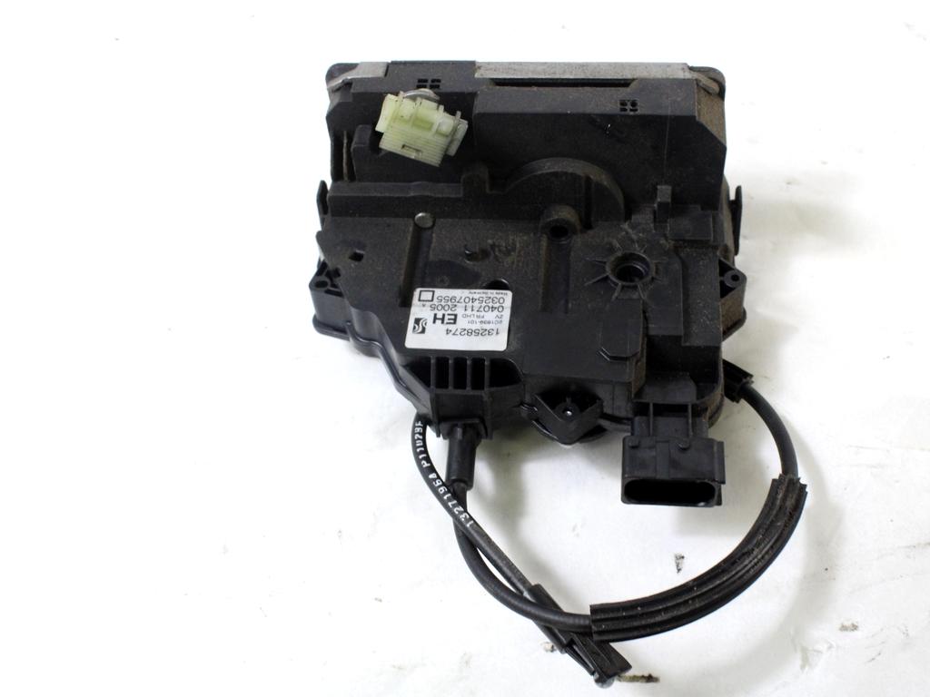 CENTRALNI ZAKLEP SPREDNJIH VRAT  OEM N. 13258274 ORIGINAL REZERVNI DEL OPEL MERIVA B S10 (2010 -2017)DIESEL LETNIK 2011