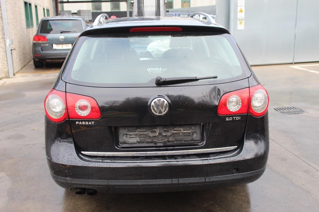 VOLKSWAGEN PASSAT SW 2.0 D 103KW AUT 5P (2007) RICAMBI IN MAGAZZINO