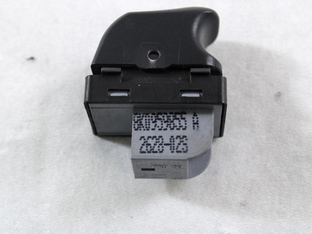 ZADNJE STIKALO OEM N. 8K0959855A ORIGINAL REZERVNI DEL AUDI A4 B8 8K2 BER/SW/CABRIO (2007 - 11/2015) DIESEL LETNIK 2009