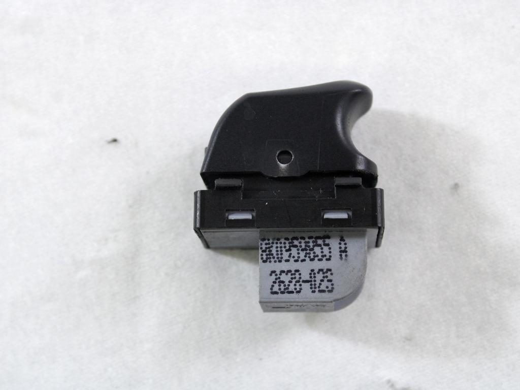 ZADNJE STIKALO OEM N. 8K0959855A ORIGINAL REZERVNI DEL AUDI A4 B8 8K2 BER/SW/CABRIO (2007 - 11/2015) DIESEL LETNIK 2009