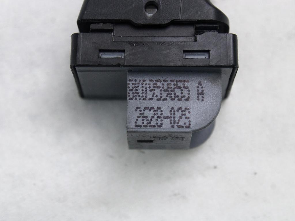 ZADNJE STIKALO OEM N. 8K0959855A ORIGINAL REZERVNI DEL AUDI A4 B8 8K2 BER/SW/CABRIO (2007 - 11/2015) DIESEL LETNIK 2009