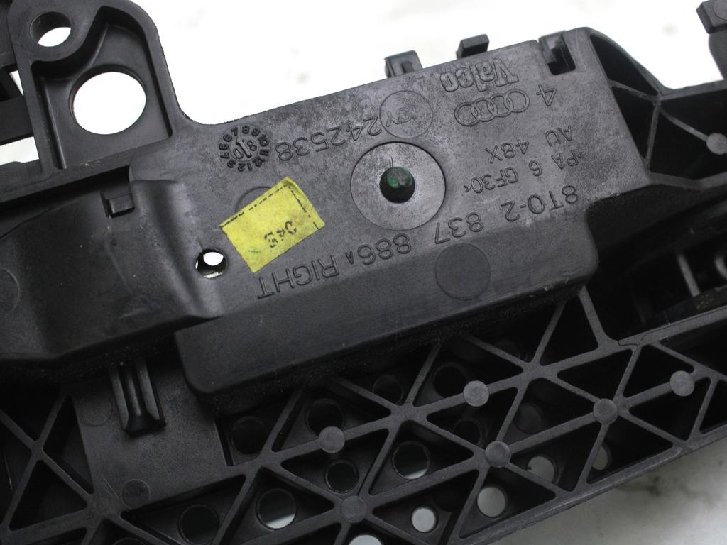 ZUNANJA KLJUKA ZADNJA DESNA VRATA OEM N. 8T0837205AGRU ORIGINAL REZERVNI DEL AUDI A4 B8 8K2 BER/SW/CABRIO (2007 - 11/2015) DIESEL LETNIK 2009