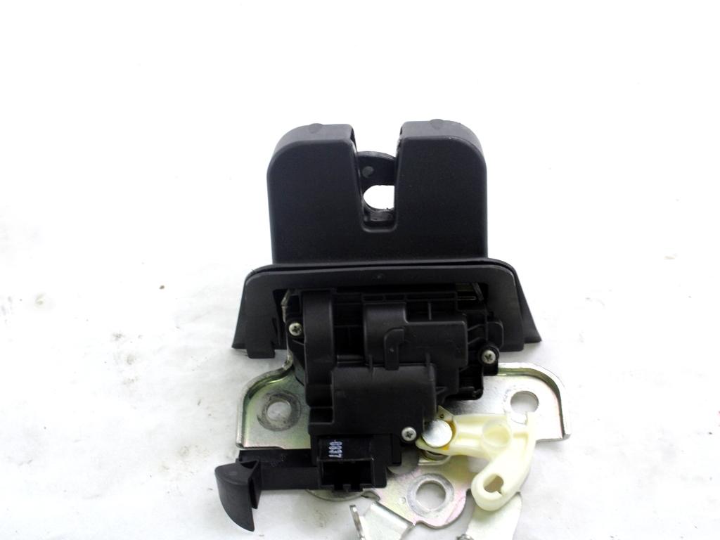 ZAKLEPANJE PRTLJA?NIH VRAT  OEM N. 8K9827505 ORIGINAL REZERVNI DEL AUDI A4 B8 8K2 BER/SW/CABRIO (2007 - 11/2015) DIESEL LETNIK 2009