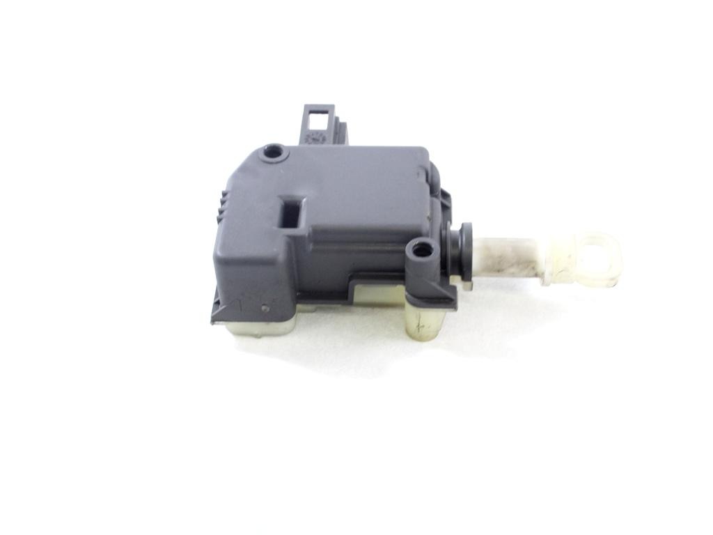 ZAKLEPANJE PRTLJA?NIH VRAT  OEM N. 1M0959781A ORIGINAL REZERVNI DEL SEAT IBIZA 6L1 MK3 (01/2002 - 01/2006) BENZINA LETNIK 2005