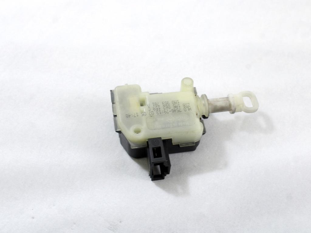 ZAKLEPANJE PRTLJA?NIH VRAT  OEM N. 1M0959781A ORIGINAL REZERVNI DEL SEAT IBIZA 6L1 MK3 (01/2002 - 01/2006) BENZINA LETNIK 2005