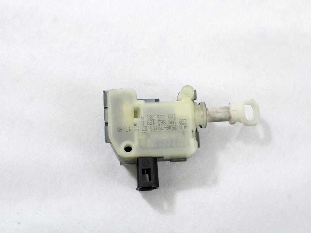 ZAKLEPANJE PRTLJA?NIH VRAT  OEM N. 1M0959781A ORIGINAL REZERVNI DEL SEAT IBIZA 6L1 MK3 (01/2002 - 01/2006) BENZINA LETNIK 2005