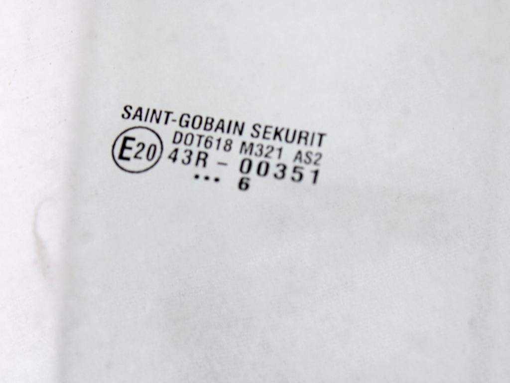 STEKLO SPREDNJIH DESNIH VRAT OEM N. 71743535 ORIGINAL REZERVNI DEL FIAT SEDICI FY (2006 - 4/2009) DIESEL LETNIK 2006