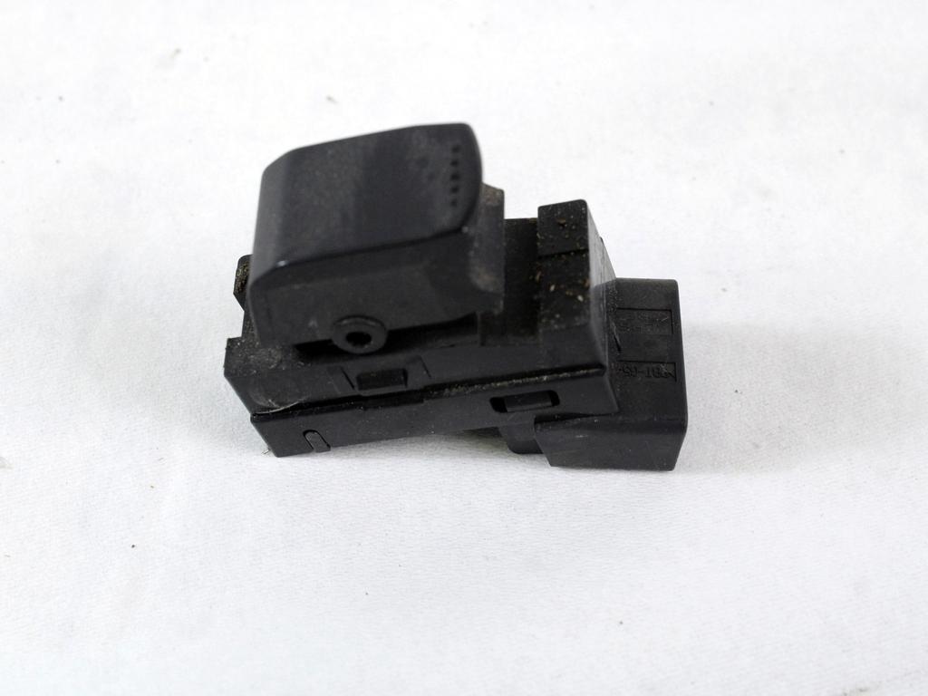 ZADNJE STIKALO OEM N. 71742597 ORIGINAL REZERVNI DEL FIAT SEDICI FY (2006 - 4/2009) DIESEL LETNIK 2006