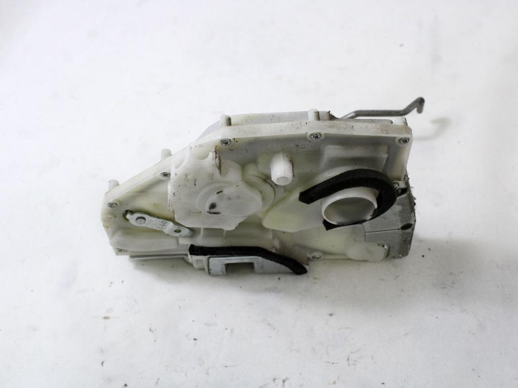 CENTRALNI ZAKLEP SPREDNJIH VRAT  OEM N. 71768757 ORIGINAL REZERVNI DEL FIAT SEDICI FY (2006 - 4/2009) DIESEL LETNIK 2006