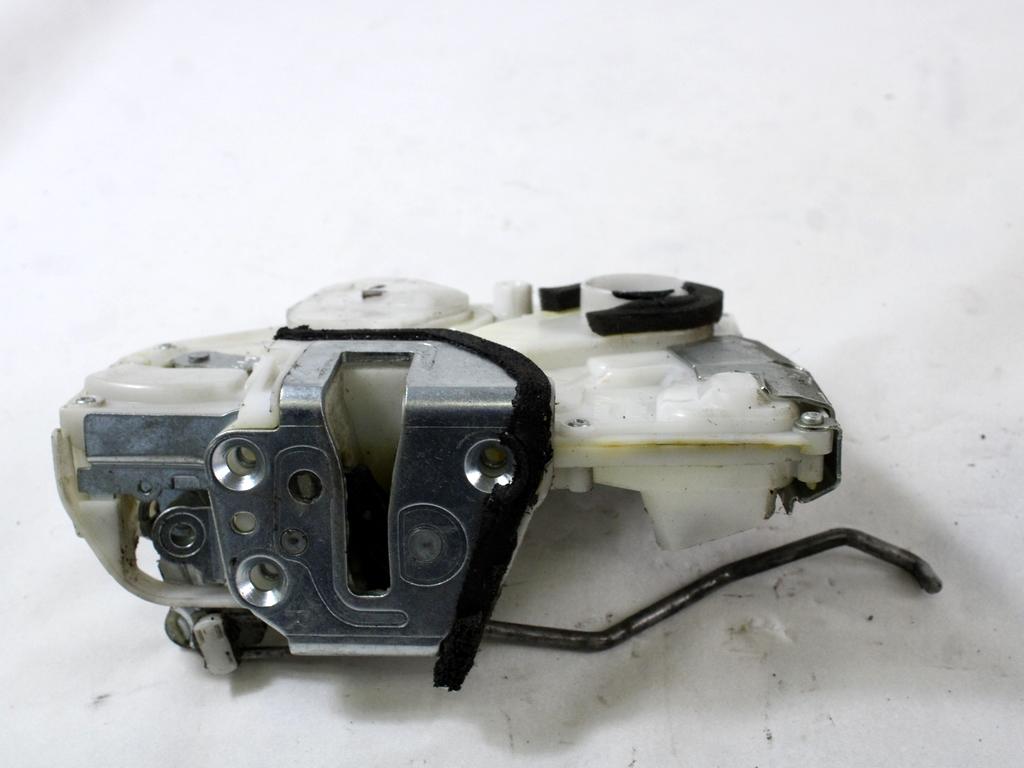 CENTRALNI ZAKLEP SPREDNJIH VRAT  OEM N. 71768757 ORIGINAL REZERVNI DEL FIAT SEDICI FY (2006 - 4/2009) DIESEL LETNIK 2006