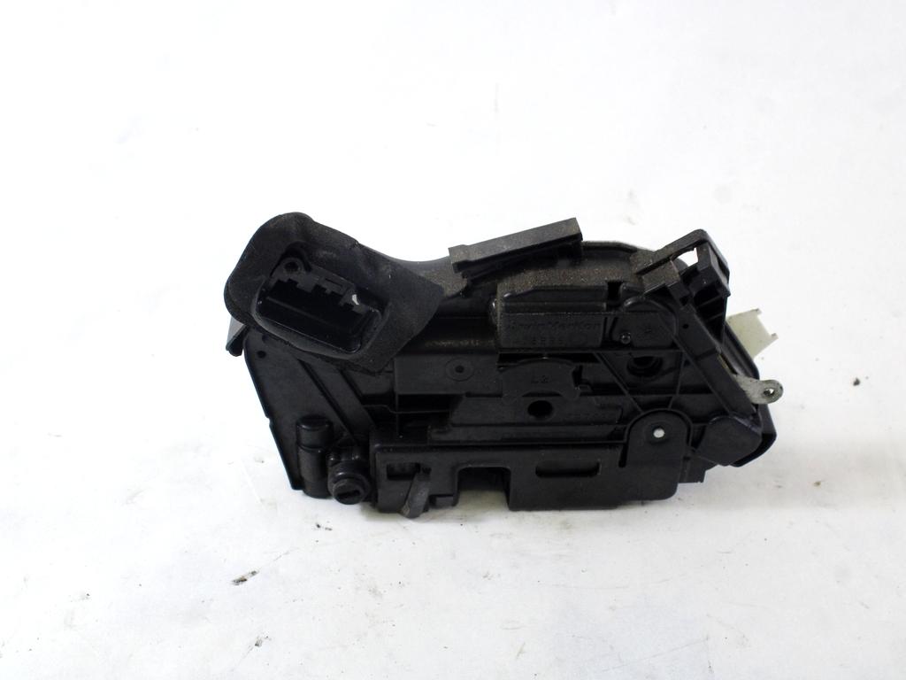 CENTRALNA KLJUCAVNICA ZADJIH LEVIH VRAT OEM N. 5K4837015F ORIGINAL REZERVNI DEL VOLKSWAGEN POLO 6R1 6C1 (06/2009 - 02/2014) DIESEL LETNIK 2011