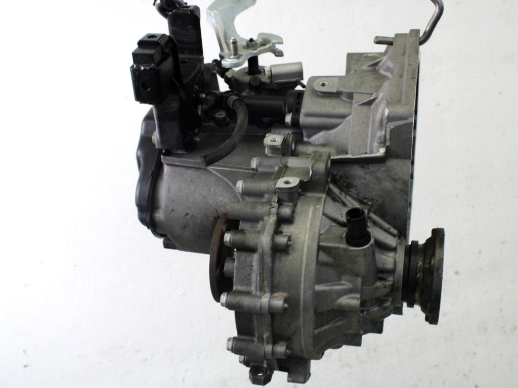 ROCNI MENJALNIK OEM N. 02R301107A CAMBIO MECCANICO ORIGINAL REZERVNI DEL VOLKSWAGEN POLO 6R1 6C1 (06/2009 - 02/2014) DIESEL LETNIK 2011