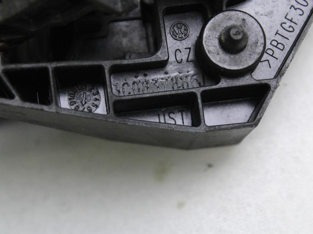 ZUNANJA KLJUKA SPREDNJA DESNA VRATA OEM N. 3C0837206GRU ORIGINAL REZERVNI DEL VOLKSWAGEN PASSAT B6 3C2 3C5 BER/SW (2005 - 09/2010)  DIESEL LETNIK 2007