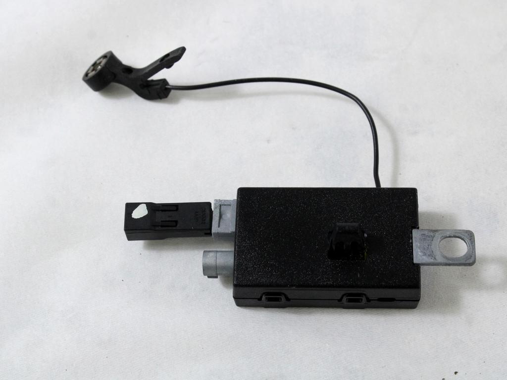 OJACEVALEC / ANTENA OEM N. 30752169 ORIGINAL REZERVNI DEL VOLVO C30 533 (2006 - 2012)DIESEL LETNIK 2011