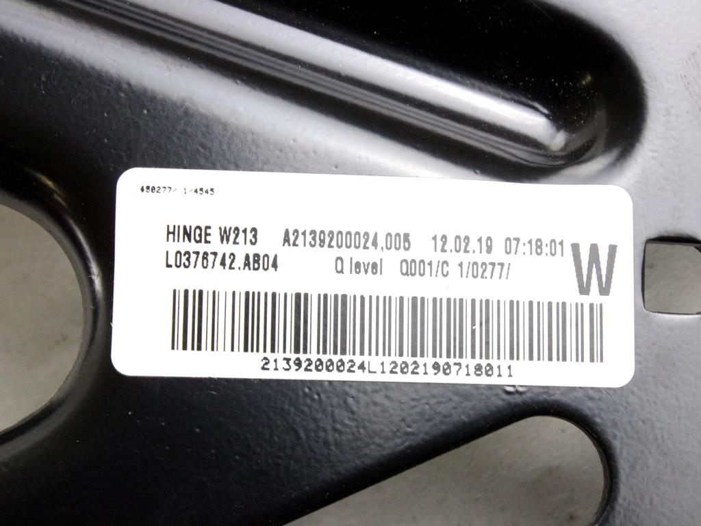 KONZOLE IN SINE SEDEZEV OEM N. A2139200024 ORIGINAL REZERVNI DEL MERCEDES CLASSE E W213 R BERLINA/SW/ALL-TERRAIN (DAL 2020)DIESEL LETNIK 2021