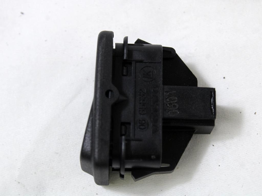 RAZLICNA STIKALA  OEM N. 30773333 ORIGINAL REZERVNI DEL VOLVO C30 533 (2006 - 2012)DIESEL LETNIK 2011