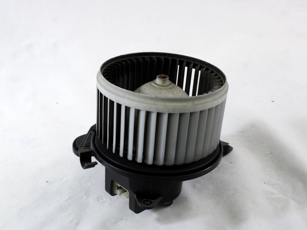 VENTILATOR  KABINE  OEM N. 77364956 ORIGINAL REZERVNI DEL FIAT PUNTO EVO 199 (2009 - 2012)  BENZINA LETNIK 2011