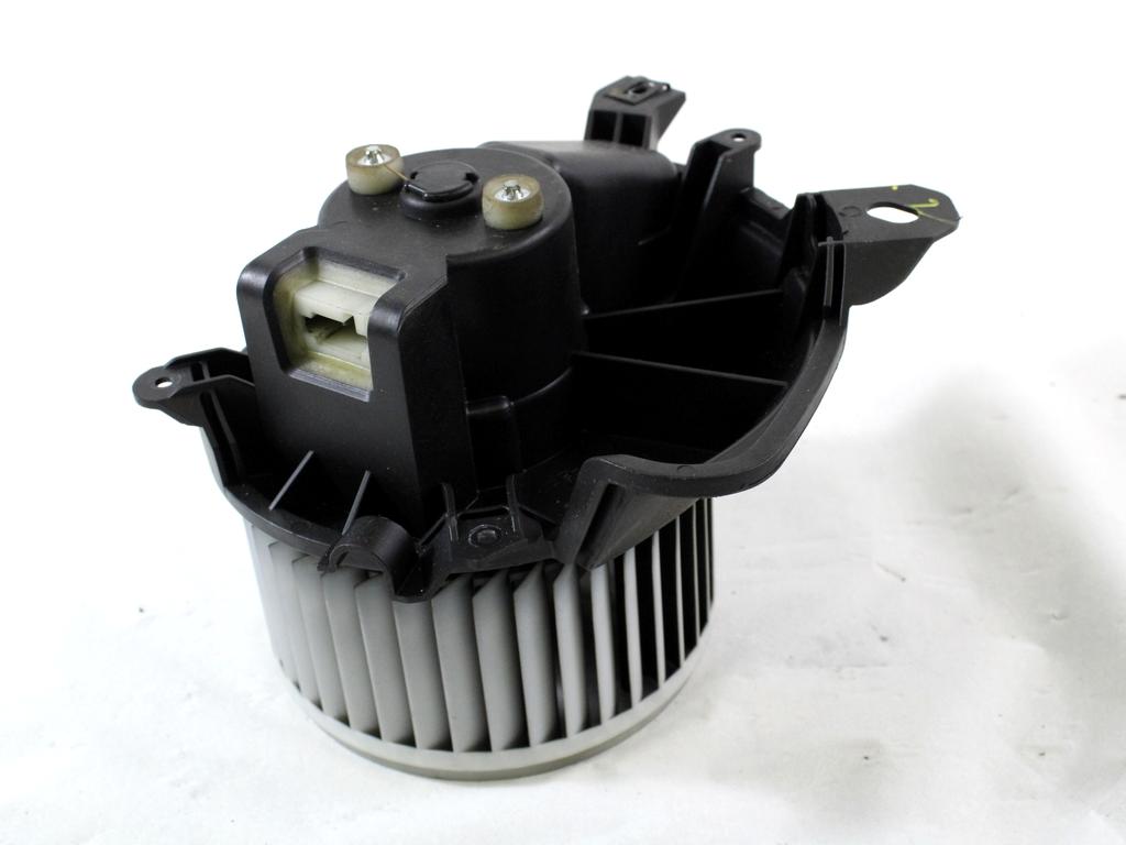 VENTILATOR  KABINE  OEM N. 77364956 ORIGINAL REZERVNI DEL FIAT PUNTO EVO 199 (2009 - 2012)  BENZINA LETNIK 2011