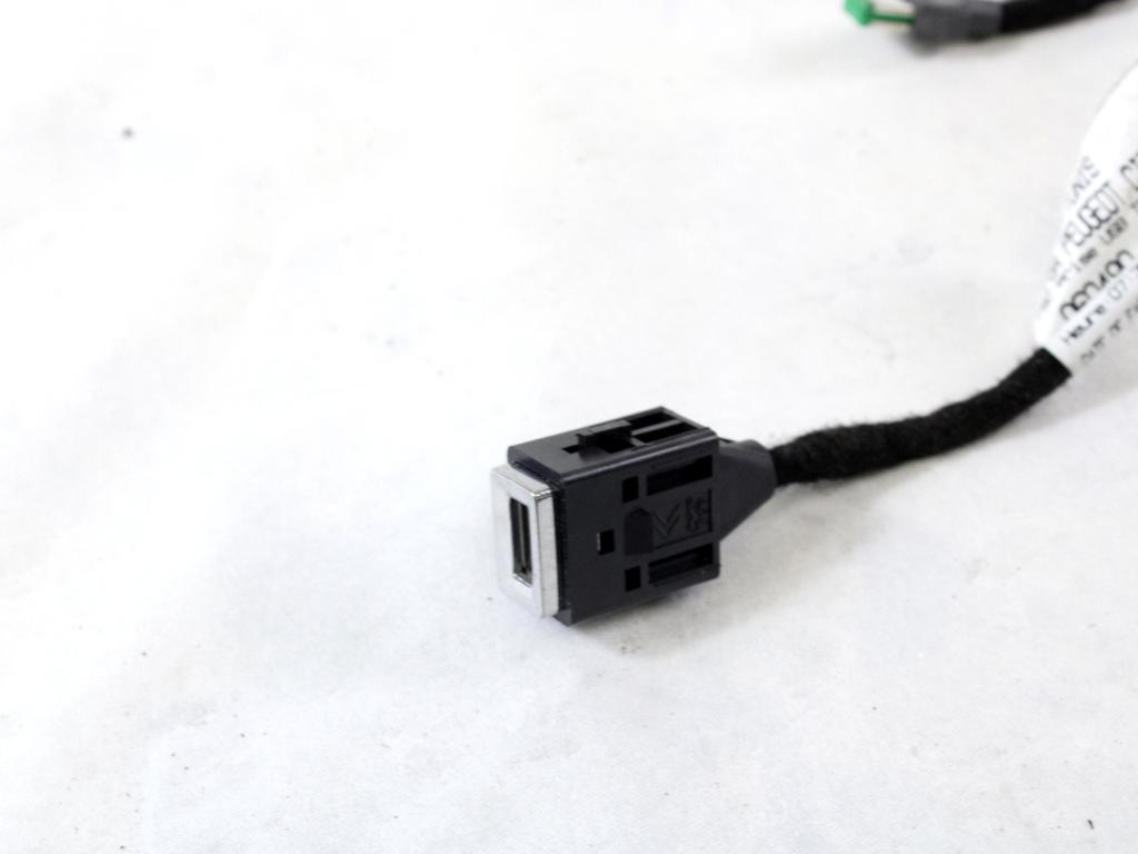 USB / AUX OEM N. 9806048080 ORIGINAL REZERVNI DEL PEUGEOT 308 LB LP LW LH L3 LC LJ LR LX L4 MK2 T9 (2013 - 2021)DIESEL LETNIK 2014