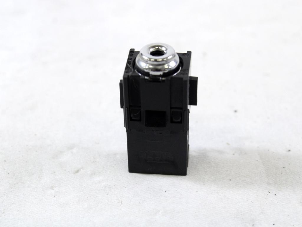 USB / AUX OEM N. 9678249777 ORIGINAL REZERVNI DEL PEUGEOT 308 LB LP LW LH L3 LC LJ LR LX L4 MK2 T9 (2013 - 2021)DIESEL LETNIK 2014