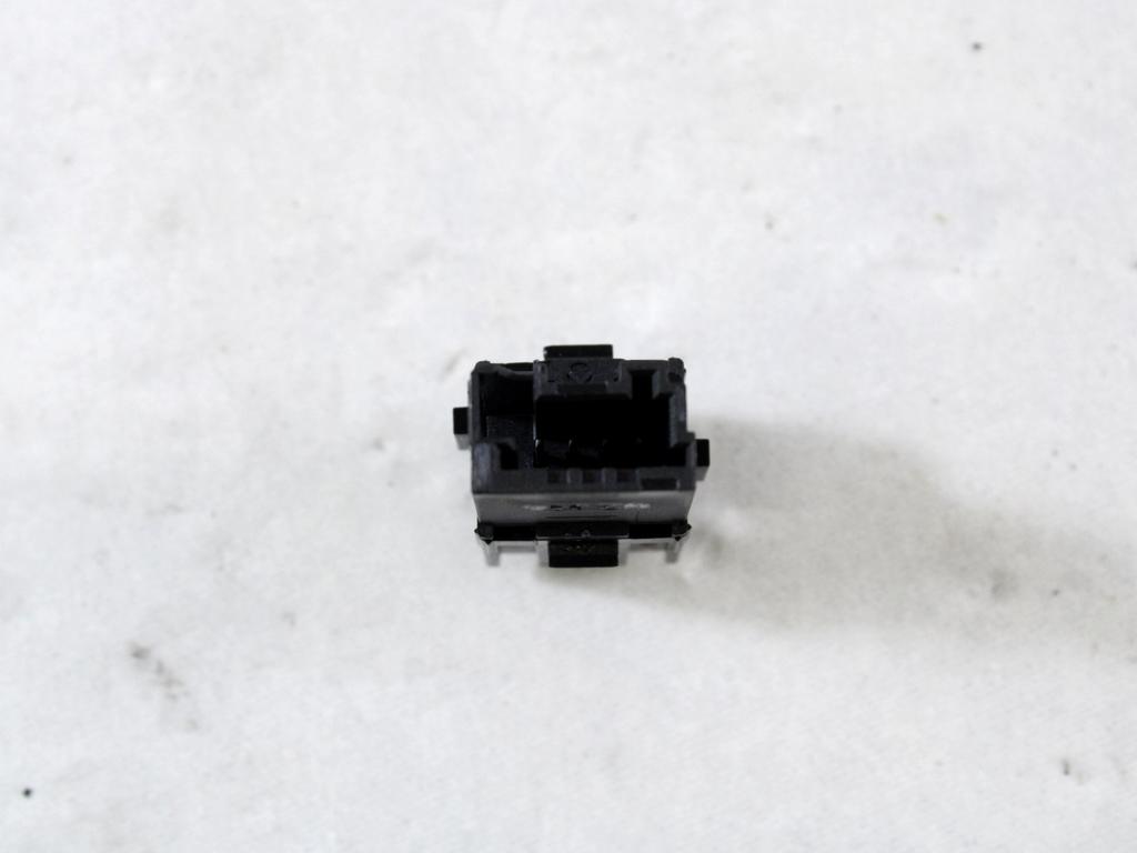 USB / AUX OEM N. 9678249777 ORIGINAL REZERVNI DEL PEUGEOT 308 LB LP LW LH L3 LC LJ LR LX L4 MK2 T9 (2013 - 2021)DIESEL LETNIK 2014