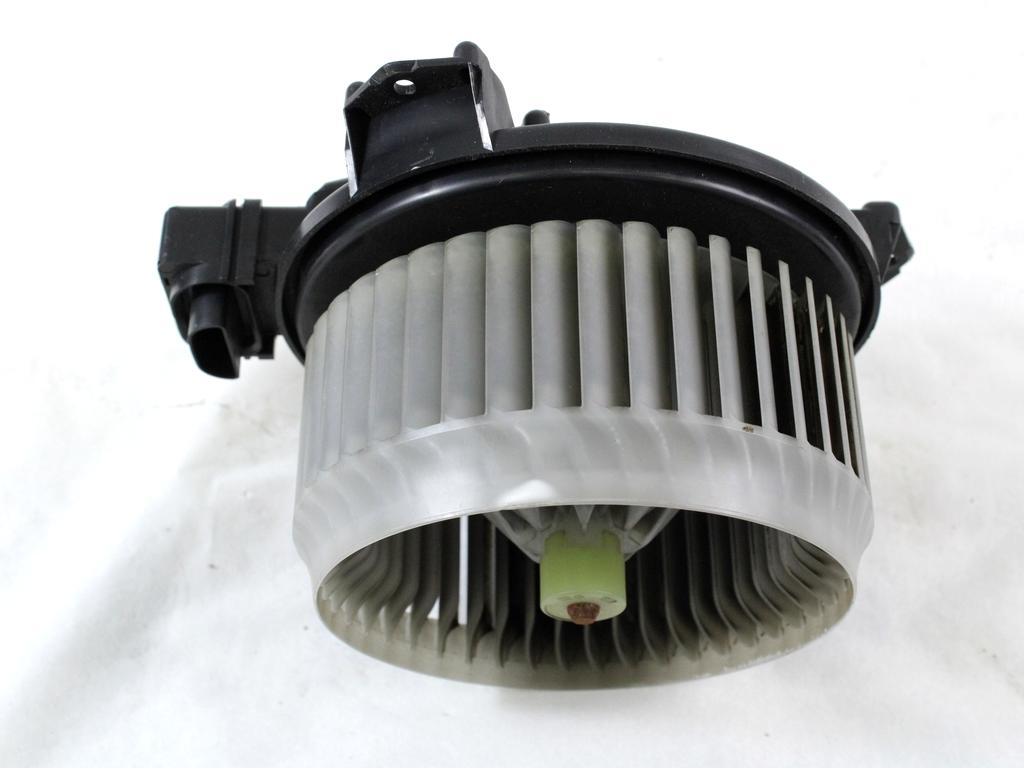 VENTILATOR  KABINE  OEM N. AV272700-0311 ORIGINAL REZERVNI DEL TOYOTA YARIS P9 MK2 (01/2006 - 2009) BENZINA LETNIK 2008