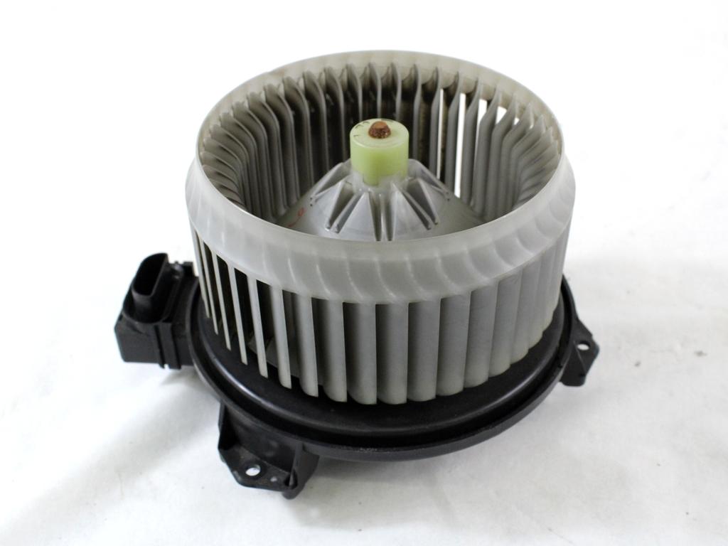 VENTILATOR  KABINE  OEM N. AV272700-0311 ORIGINAL REZERVNI DEL TOYOTA YARIS P9 MK2 (01/2006 - 2009) BENZINA LETNIK 2008