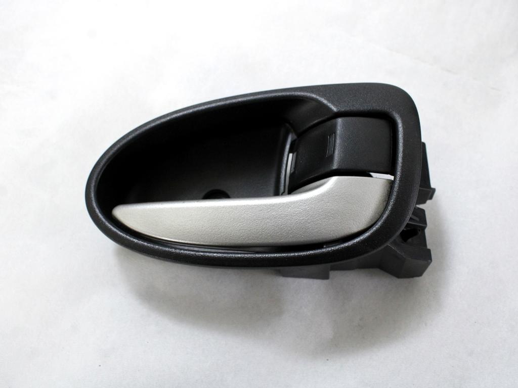 NOTRANJA KLJUKA  OEM N. 69205-0D100 ORIGINAL REZERVNI DEL TOYOTA YARIS P9 MK2 (01/2006 - 2009) BENZINA LETNIK 2008