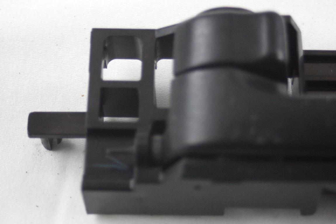 NOTRANJA KLJUKA  OEM N. 69206B1010B0 ORIGINAL REZERVNI DEL DAIHATSU TERIOS J200 MK2 (2006 - 2017) BENZINA LETNIK 2009