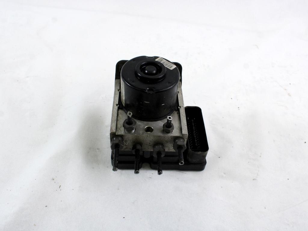 ABS AGREGAT S PUMPO OEM N. 8V512M110AD ORIGINAL REZERVNI DEL FORD FIESTA CB1 CNN MK6 (09/2008 - 11/2012) DIESEL LETNIK 2008