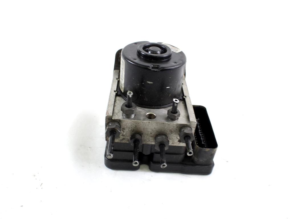 ABS AGREGAT S PUMPO OEM N. 8V512M110AD ORIGINAL REZERVNI DEL FORD FIESTA CB1 CNN MK6 (09/2008 - 11/2012) DIESEL LETNIK 2008