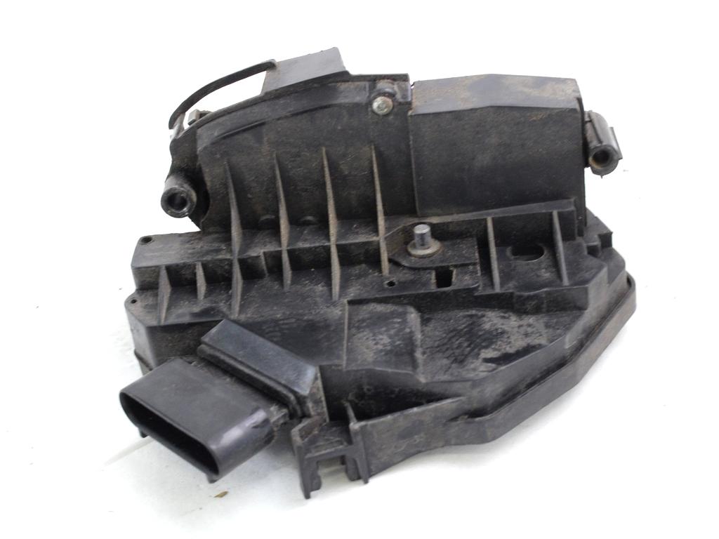 CENTRALNI ZAKLEP SPREDNJIH VRAT  OEM N. 8A6A-A21812-BC ORIGINAL REZERVNI DEL FORD FIESTA CB1 CNN MK6 (09/2008 - 11/2012) DIESEL LETNIK 2008