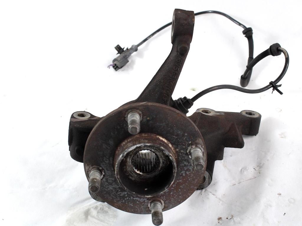 VRTLJIVI LEZAJ DESNO / PESTO KOLESA Z LEZAJEM SPREDAJ OEM N. 8V51-3K170-AF ORIGINAL REZERVNI DEL FORD FIESTA CB1 CNN MK6 (09/2008 - 11/2012) DIESEL LETNIK 2008