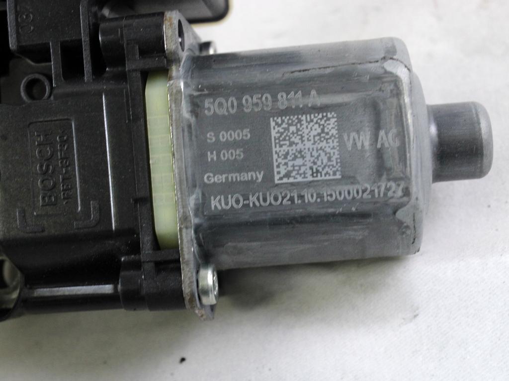 MOTORCEK ELEKTRICNEGA POMIKA ZADNJEGA STEKLA  OEM N. 106544 MOTORINO ALZACRISTALLO PORTA POSTERIORE ORIGINAL REZERVNI DEL SKODA OCTAVIA MK3 5E3 NL3 NR3 (2012 - 2017)BENZINA/METANO LETNIK 2015