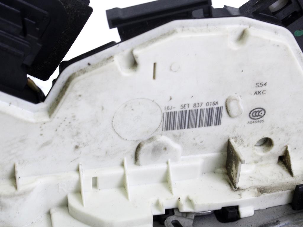 CENTRALNI ZAKLEP SPREDNJIH VRAT  OEM N. 5E1837016A ORIGINAL REZERVNI DEL SKODA OCTAVIA MK3 5E3 NL3 NR3 (2012 - 2017)BENZINA/METANO LETNIK 2015