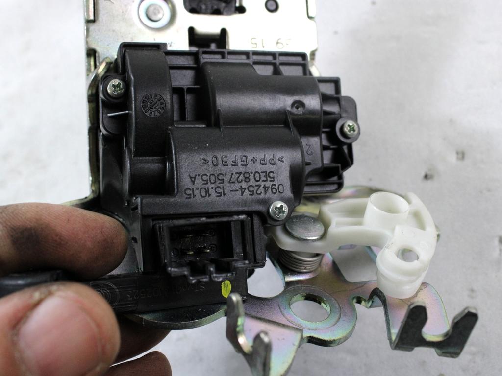 ZAKLEPANJE PRTLJA?NIH VRAT  OEM N. 5E0827505A ORIGINAL REZERVNI DEL SKODA OCTAVIA MK3 5E3 NL3 NR3 (2012 - 2017)BENZINA/METANO LETNIK 2015